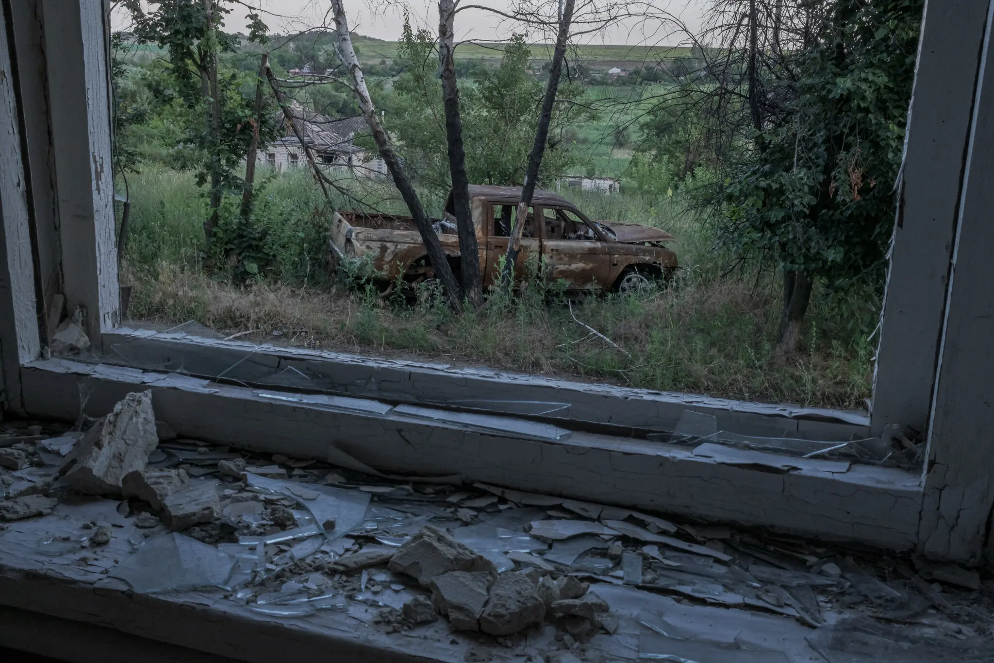 Вид через вікно класу у Вірнопіллі